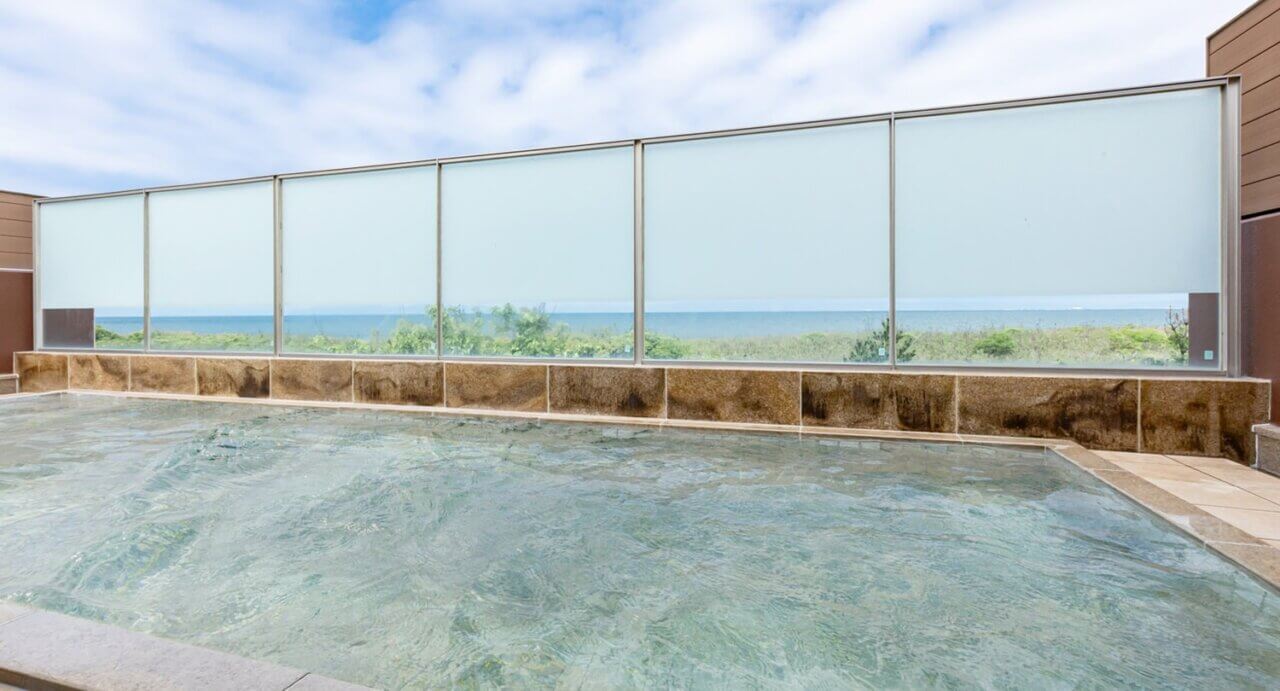 天然温泉「みはま温泉」露天風呂