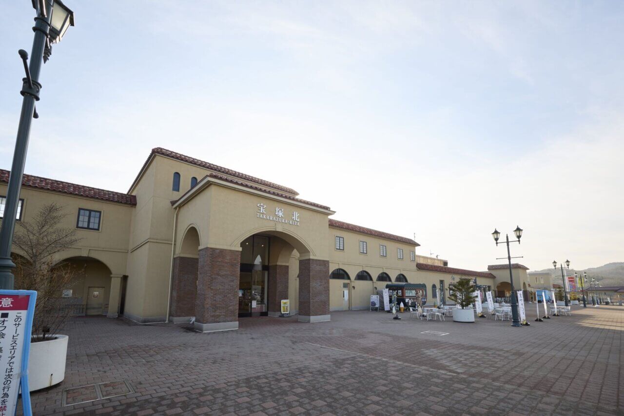 宝塚北SA（サービスエリア） 上下集約型 