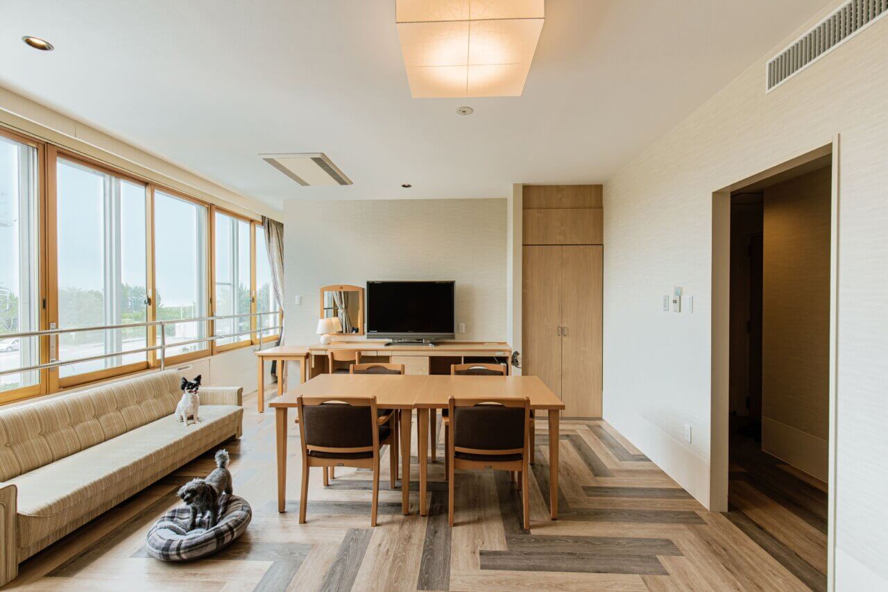 ペットルーム：ペット対応ツイン（ソファーベッド付）