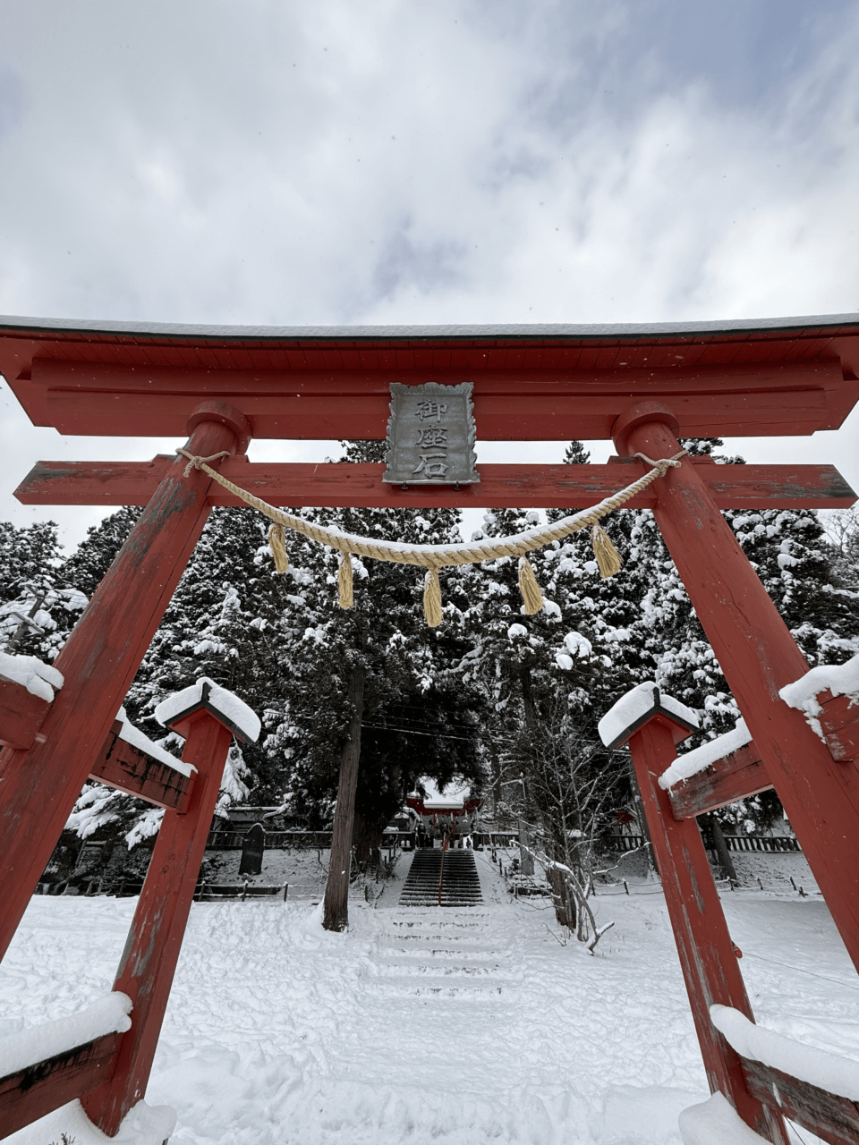 【秋田県・犬同伴OK】御座石神社｜田沢湖畔の朱鳥居が美しいパワースポット、愛犬と散策できる
