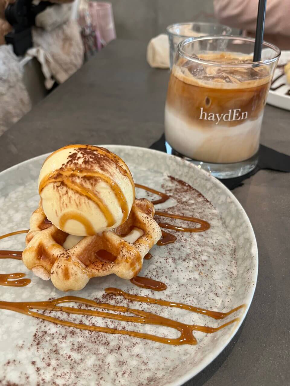 【東京都・犬同伴OK】haydEn|店内で愛犬と一緒に食事やカフェタイムを楽しめるスタイリッシュなダイニング