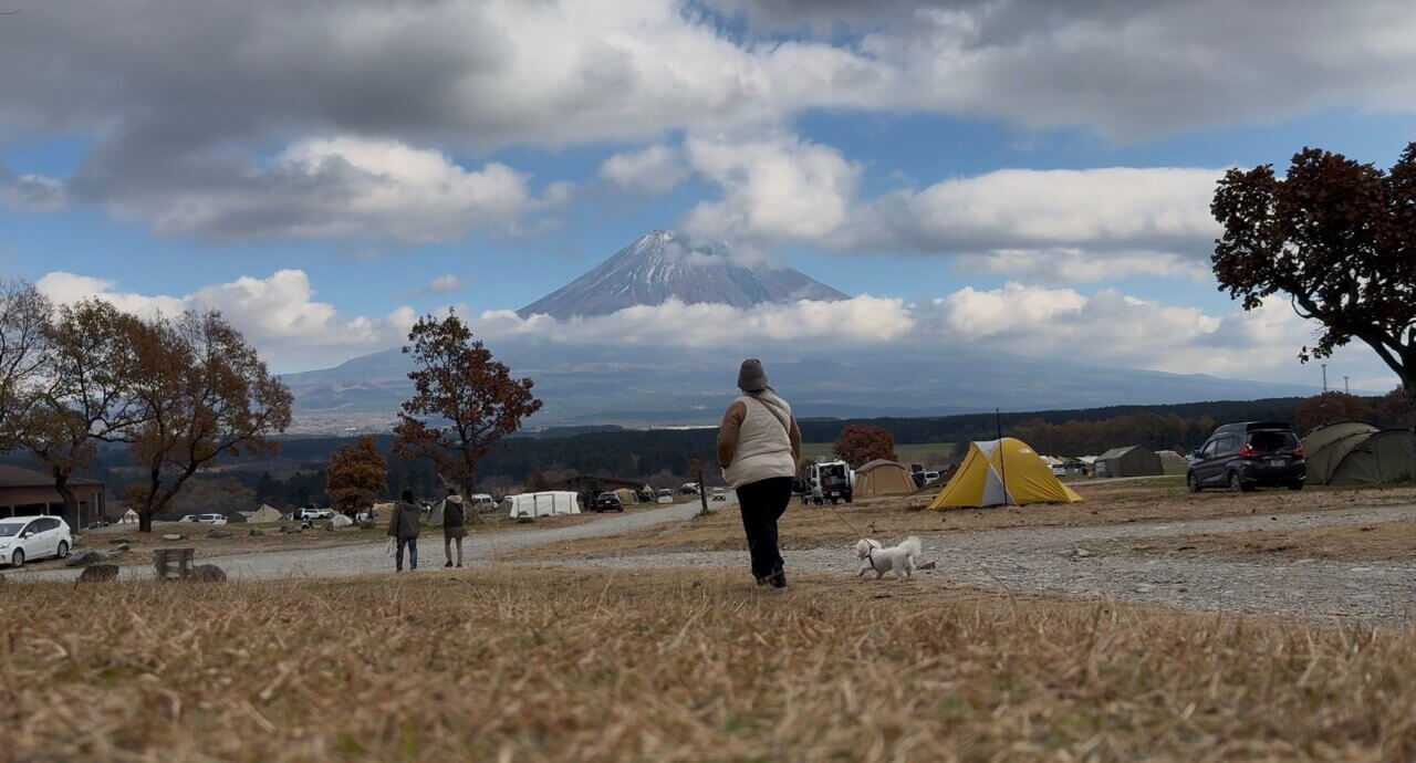 【静岡県・犬同伴OK】ふもとっぱらキャンプ場｜富士山を背景に愛犬と自由に楽しむキャンプ場