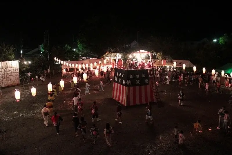 ・尾瀬かたしな納涼盆踊り大会 ～O'BON Fes 2026～
群馬県の民謡「八木節」の生演奏や、片品村の民謡「丸沼音頭」などの盆踊り、キッチンカーや屋台、子ども向け縁日、大抽選会など、世代を問わず楽しめる内容を予定しています。